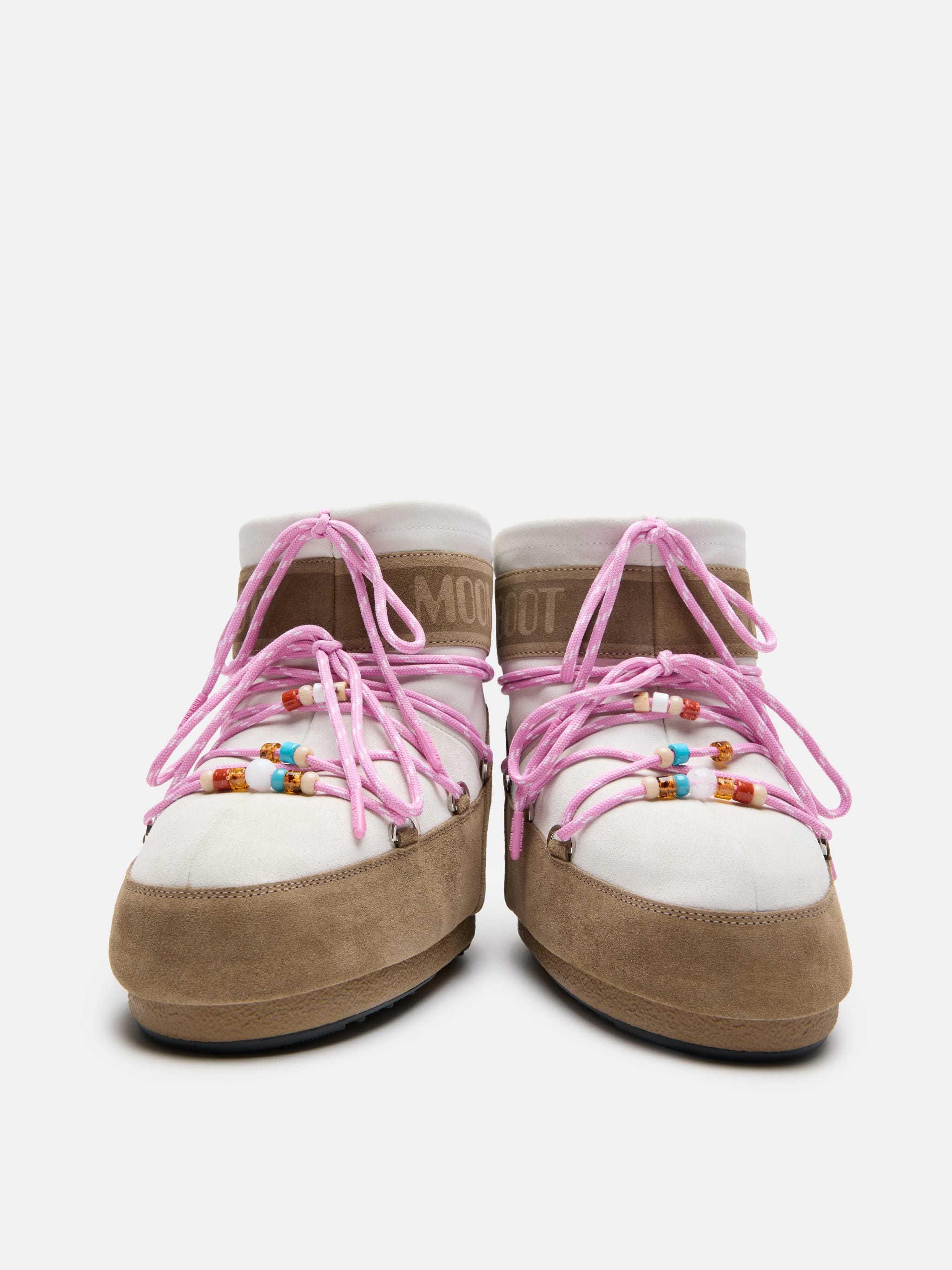 MOON BOOT X GUEST IN RESIDENCE ICON LOW HONNING & VIT SAND BEADADE SUEDE SKO