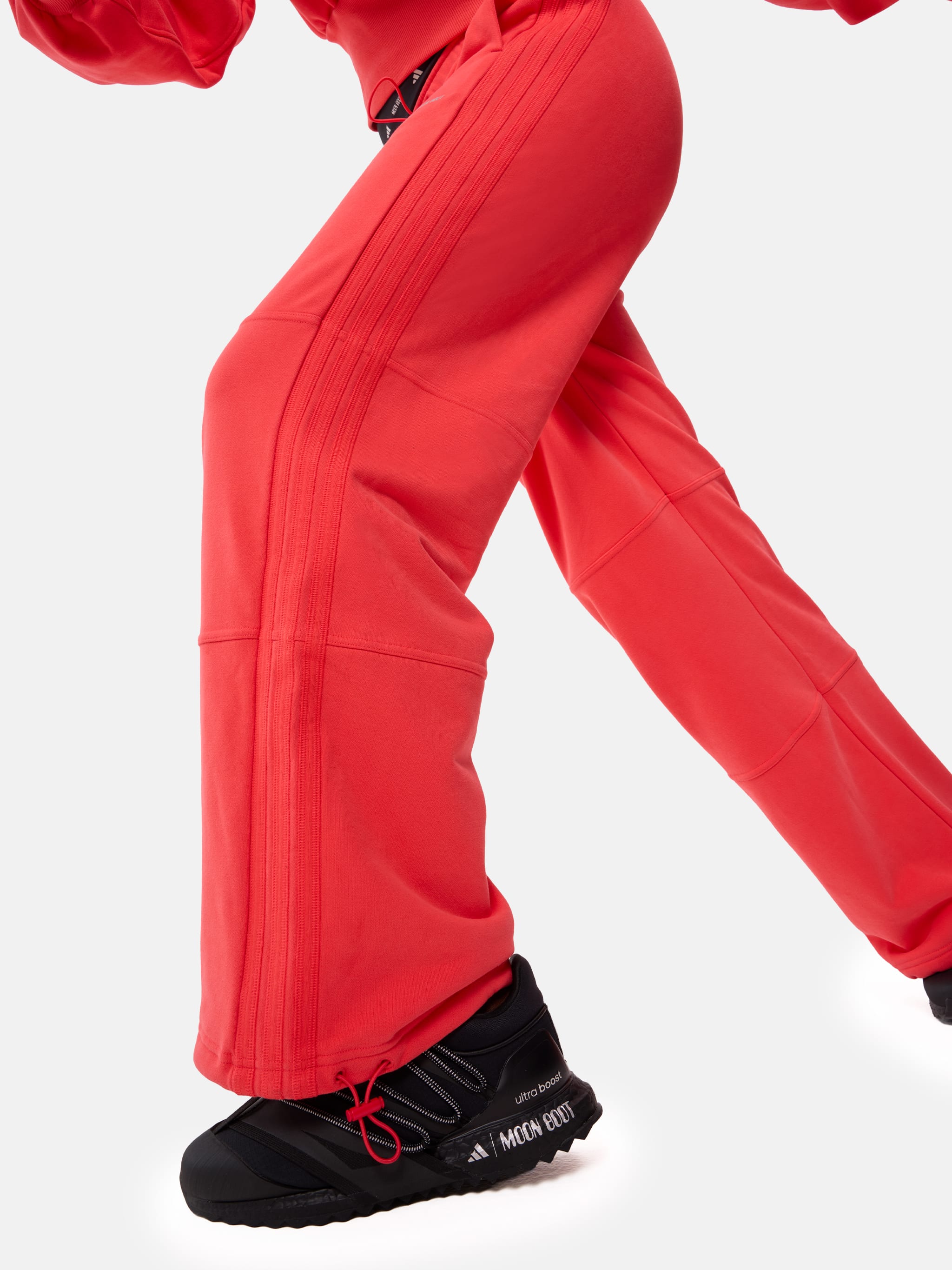ADIDAS X MOON BOOT RÖDA TRÄCKSUITSPANTAR